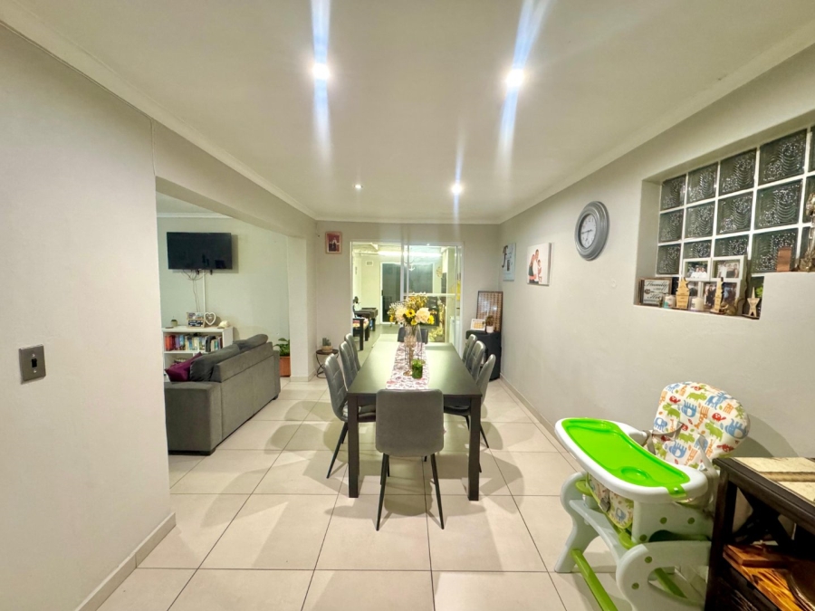 To Let 3 Bedroom Property for Rent in Wavecrest Western Cape